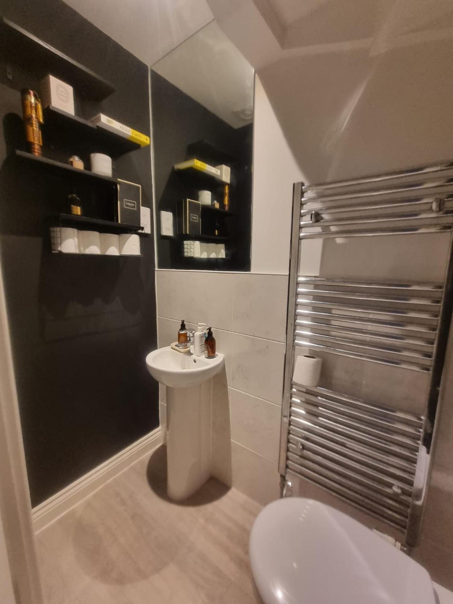 Bromley Common- Double Bedroom With En-Suite With Private Lounge In Shared Town House Εξωτερικό φωτογραφία